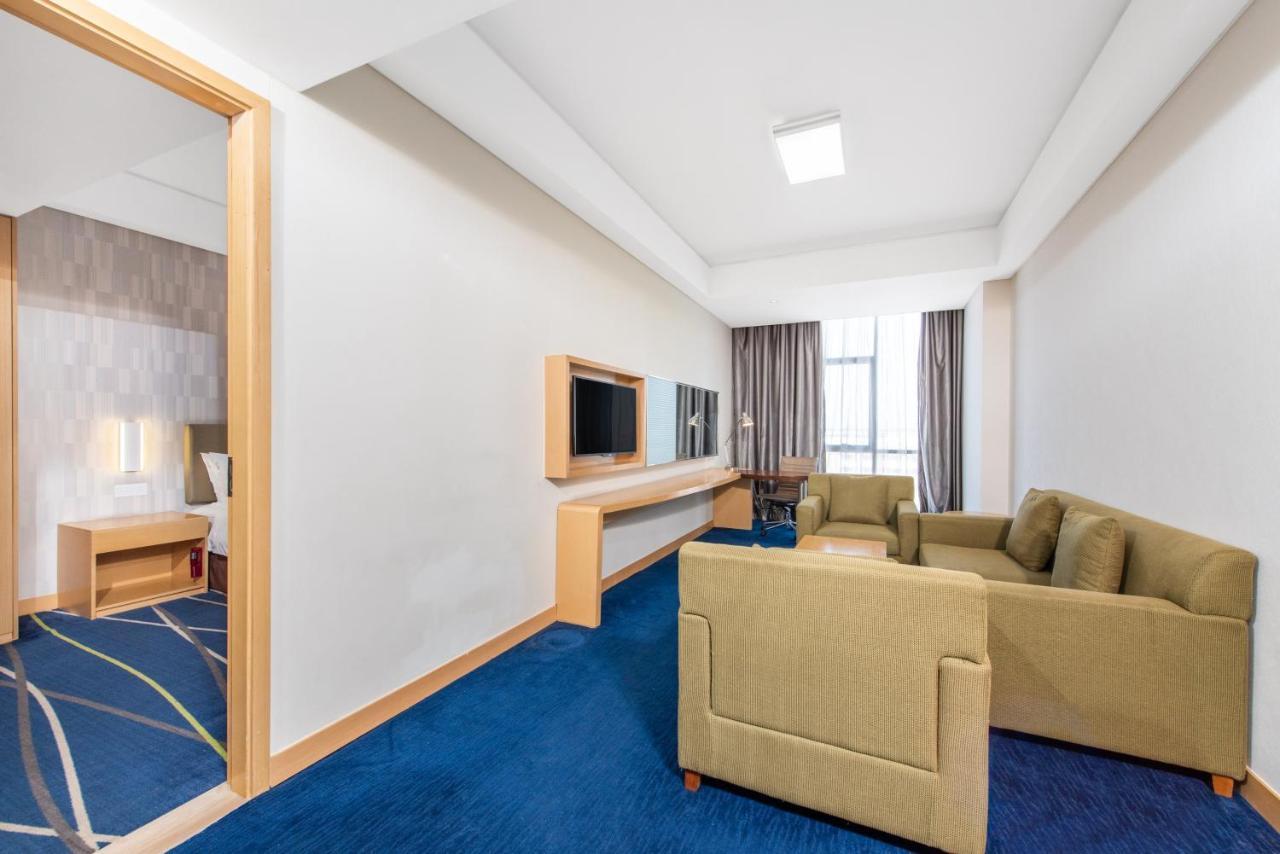 Xinzheng  Holiday Inn Express Zhengzhou Airport By Ihg מראה חיצוני תמונה