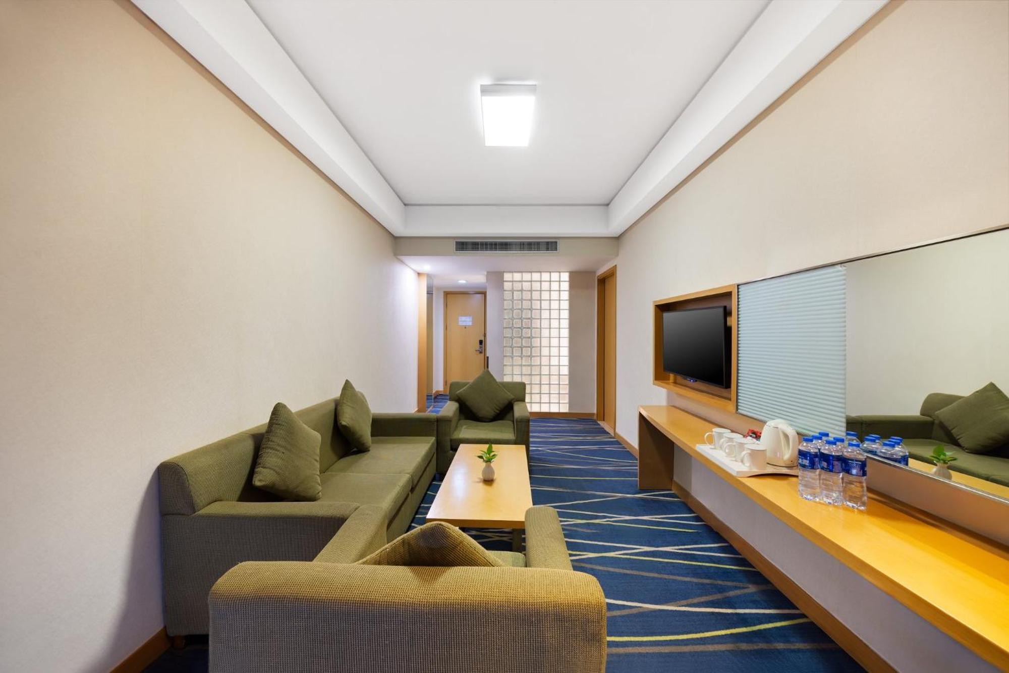 Xinzheng  Holiday Inn Express Zhengzhou Airport By Ihg מראה חיצוני תמונה